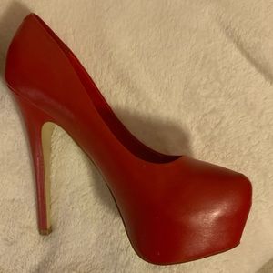 ULTRA HIGH HEELS! Gorgeous red leather, barely used 6 inch pumps!